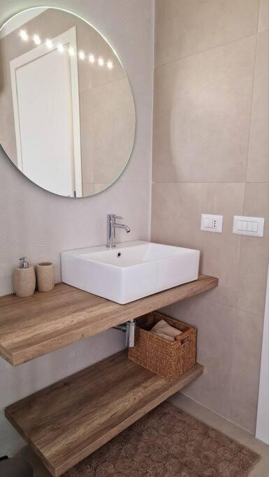 Olivella21 Luxury Montesanto Apartment Naples